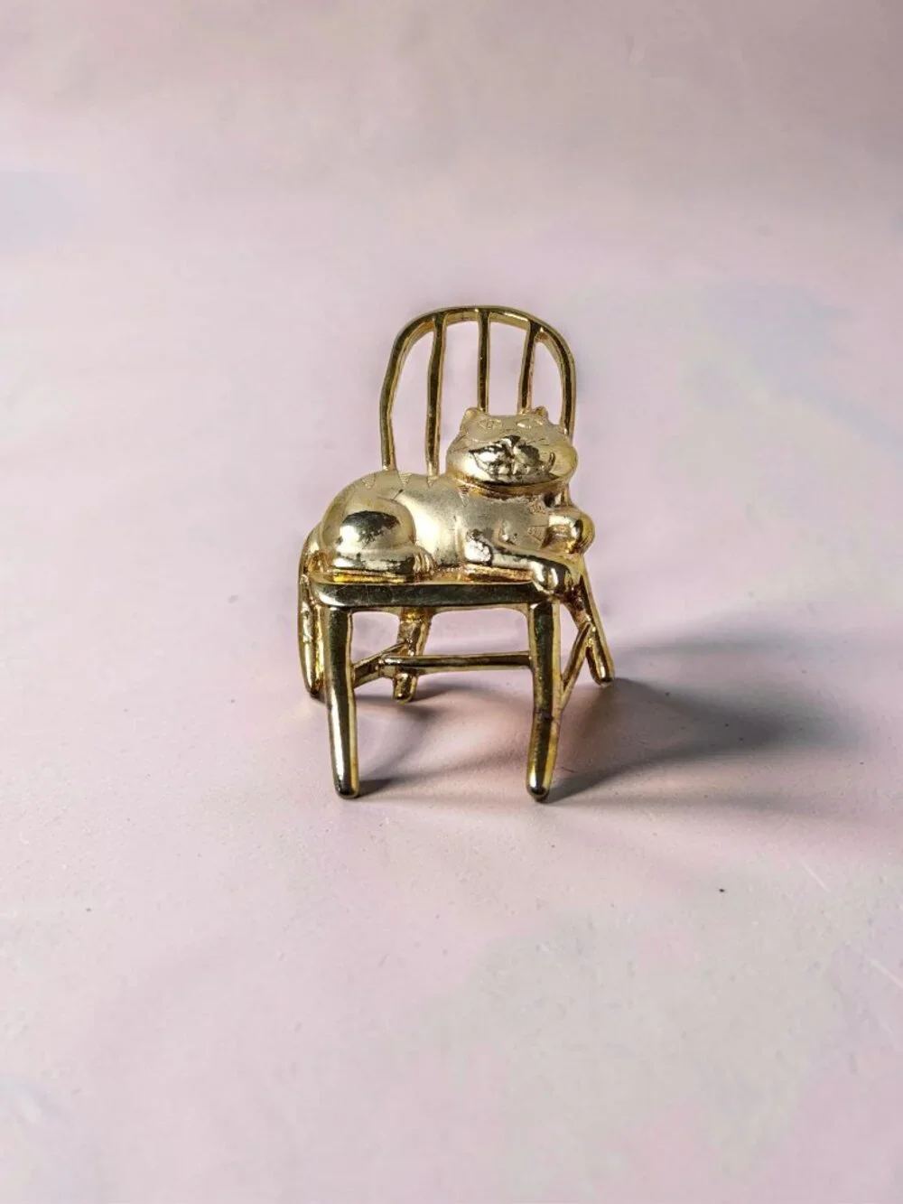 Vintage Signed JJ Jonette Goldtone Happy Smiling Cat In Chair Brooch/Pin